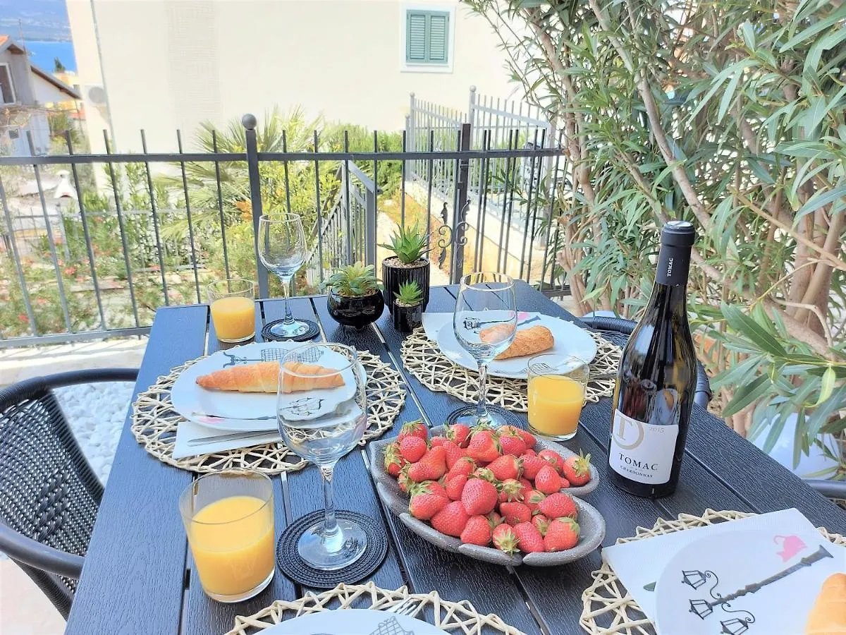 Apartment Livia Slatine Croatia