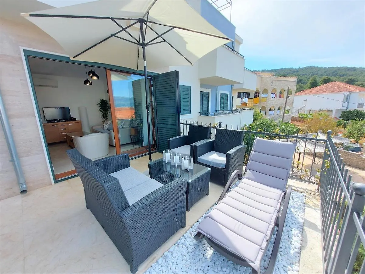 Apartment Livia Slatine 0*,